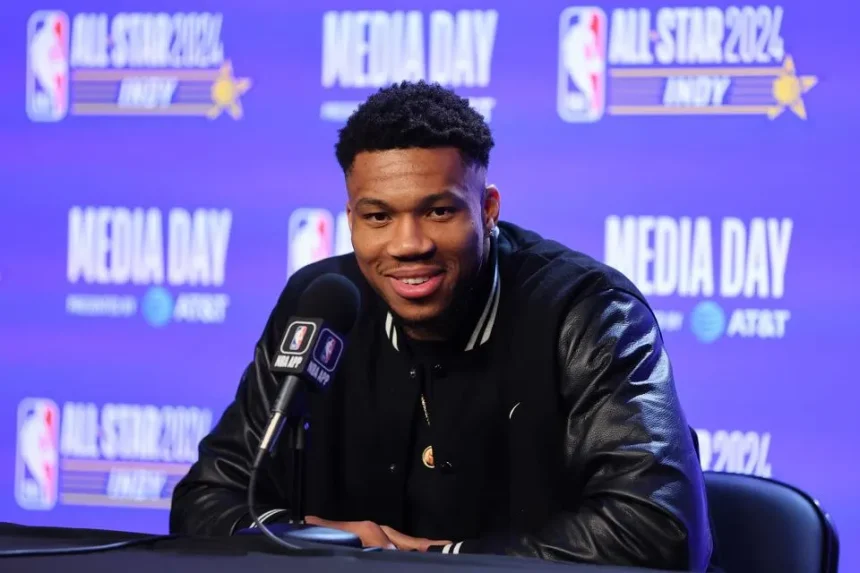 INDIANAPOLIS, INDIANA - FEBRUARY 17: Giannis Antetokounmpo #34 of the Milwaukee Bucks speaks with ... [+]Getty Images